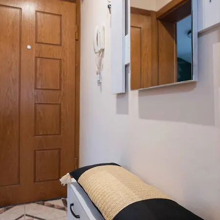 Apartment уютна почивка *