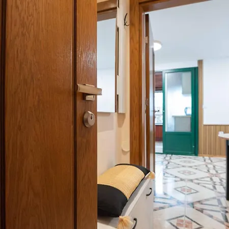 Apartment уютна почивка *